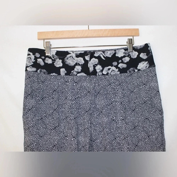 Lululemon Departure Floral Pants Size 8 - Picture 3 of 12